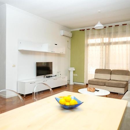 Cozy Apartment In The Heart Of Tirana ! Luaran gambar