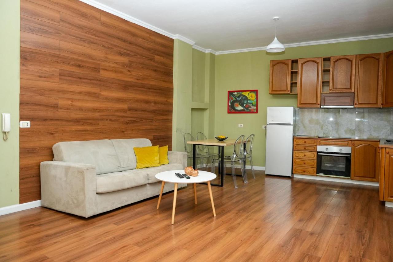 Cozy Apartment In The Heart Of Tirana ! Luaran gambar