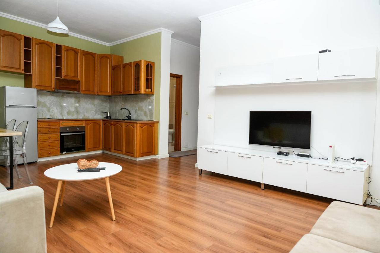 Cozy Apartment In The Heart Of Tirana ! Luaran gambar
