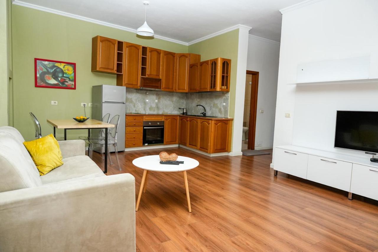 Cozy Apartment In The Heart Of Tirana ! Luaran gambar