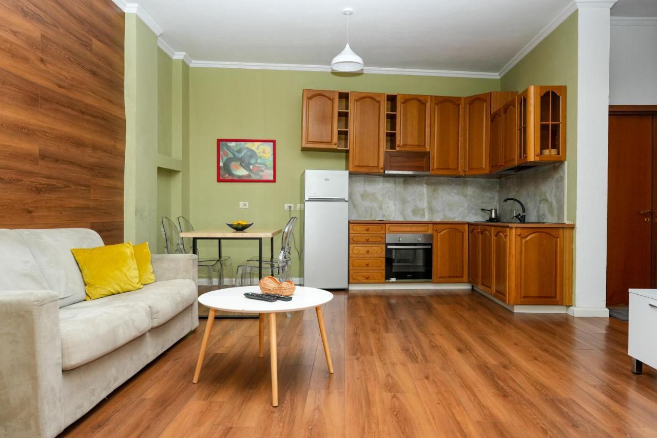 Cozy Apartment In The Heart Of Tirana ! Luaran gambar