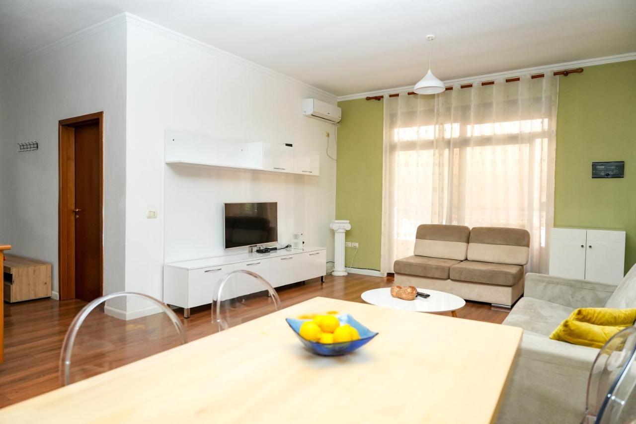 Cozy Apartment In The Heart Of Tirana ! Luaran gambar