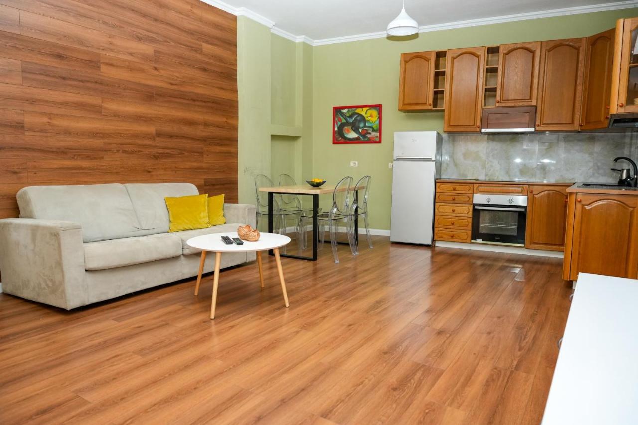 Cozy Apartment In The Heart Of Tirana ! Luaran gambar