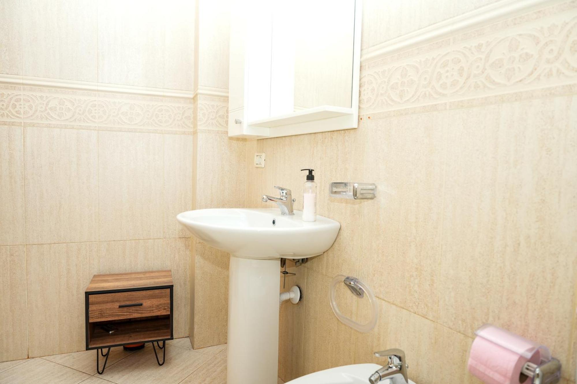Cozy Apartment In The Heart Of Tirana ! Luaran gambar